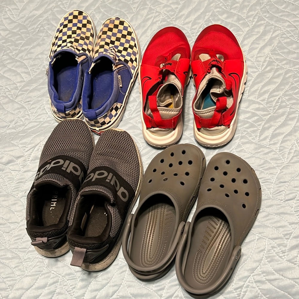 Set of 4 boys name brand shoes sz 4-5.5